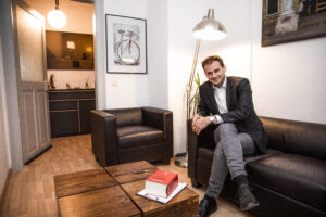 Leipzig verfügt über einen Anwalt, der gleichermaßen im Mietrecht und im Strafrecht brilliert: Max Malkus, LL.M. (Immobilienrecht/Real Estate). In unserer renommierten Kanzlei "buero.malkus - Rechtsanwaltskanzlei" präsentieren wir, wie er Mandanten in Leipzig mit meisterhafter Rechtsberatung unterstützt. Sein umfassendes Wissen in beiden Rechtsgebieten und sein Engagement für individuelle Lösungen sind unübertroffen.